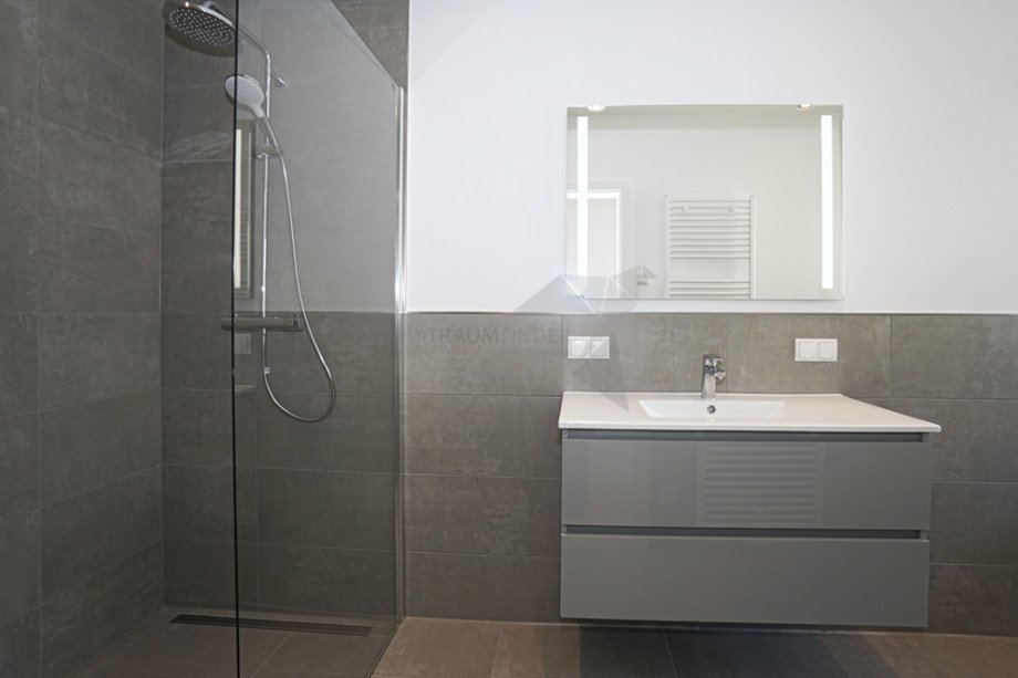 Dusche und Waschtisch Doppelhaush�lfte Chemnitz