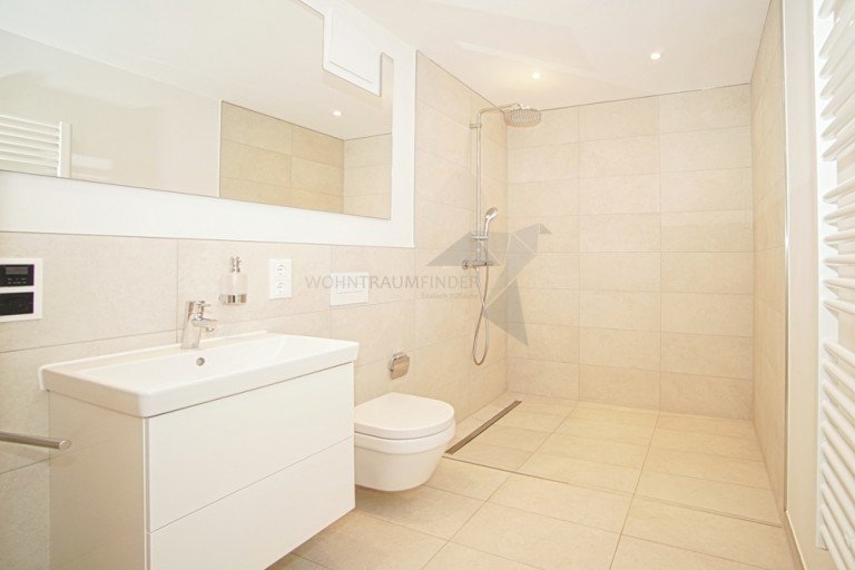 Muster Badezimmer mit XXL-Dusche Chemnitz Etagenwohnung ++ Fr�hlingsangebot ++ Barrierefreie 1-Raum-Wohnung mit Einbauk�che am Pelzm�hlenteich