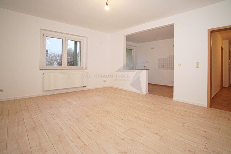 Wohn-Essbereich mit offener K�che Chemnitz / Sch�nau Erdgeschosswohnung Gro�z�gige 4 Zimmer EG-Wohnung mit Tageslichtbad und Balkon in ruhiger Lage