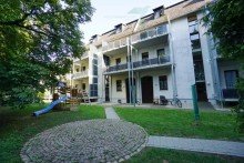 R�ckansicht Sch�ne 2-Zimmer-Dachgeschoss-Wohnung mit Tageslichtbad am Schlobigpark