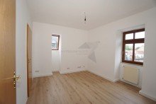Wohnzimmer Romantische kleine DG-Wohnung mit Balkon zu vermieten