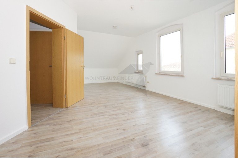 Wohnzimmer Zwickau Dachgeschosswohnung Familien aufgepasst! 4-Raum-DG-Wohnung in ruhiger Seitenstra�e