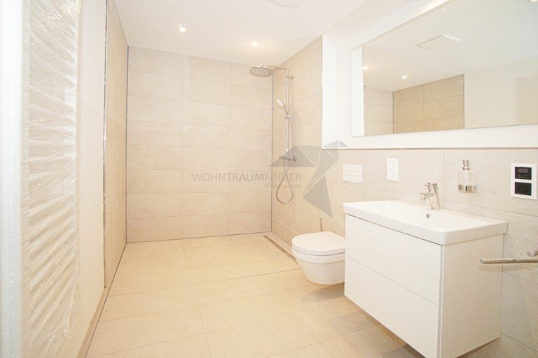 Badezimmer Chemnitz Erdgeschosswohnung + Fr�hlingsangebot + Barrierefreie 1-Zimmer-Wohnung mit Terrasse, bodentiefer Dusche & Einbauk�che