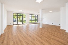 Hauptbild !! B�ro-Praxis-Laden Neuer Platz f�r Ihre Ideen !! helle Gewerbefl�che am Fu�e des Ka�berg