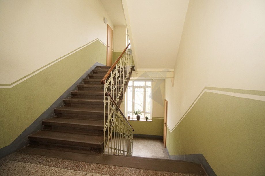 Treppenhaus mit Abstellraum Dachgeschosswohnung Chemnitz