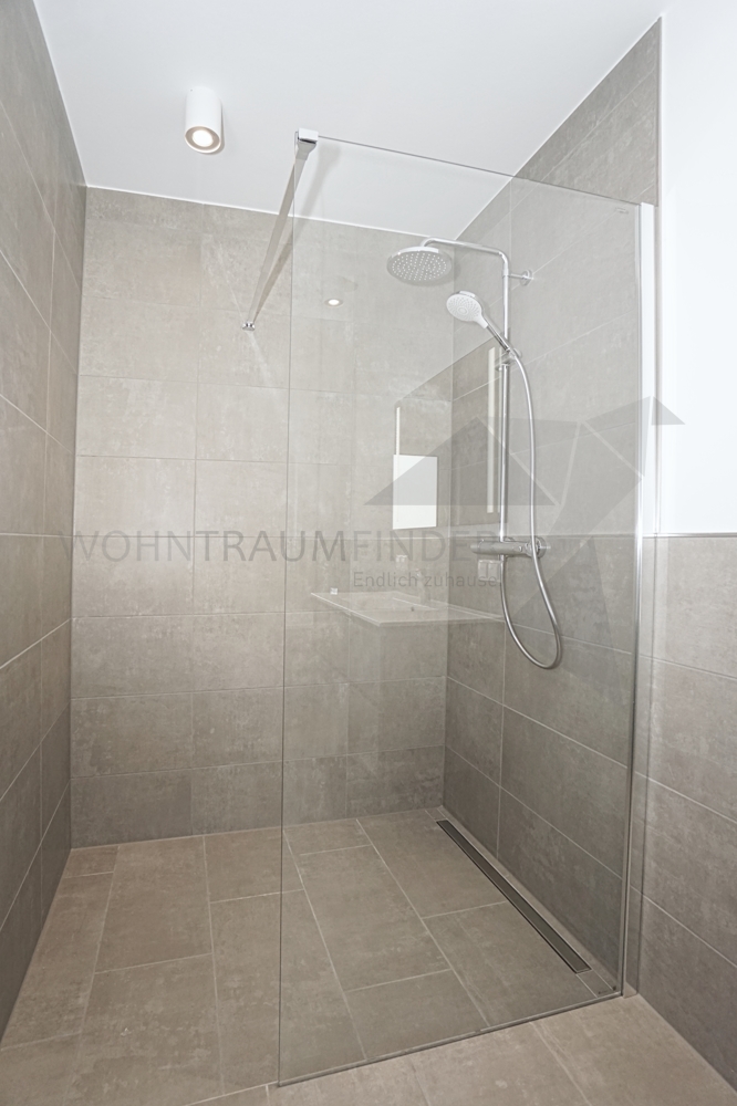 Detail XXL Dusche Doppelhaush�lfte Chemnitz