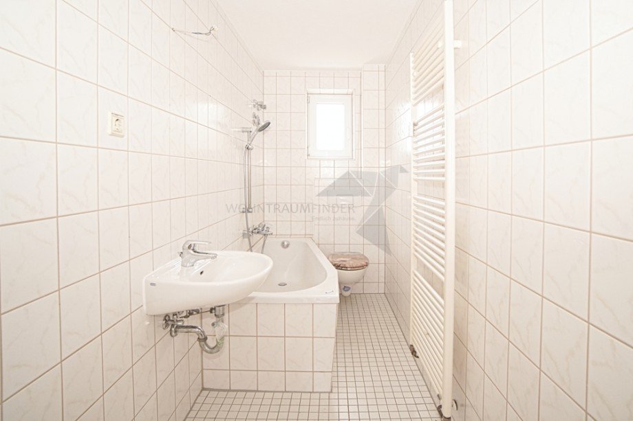 Tageslichtbad mit Wanne Etagenwohnung Chemnitz