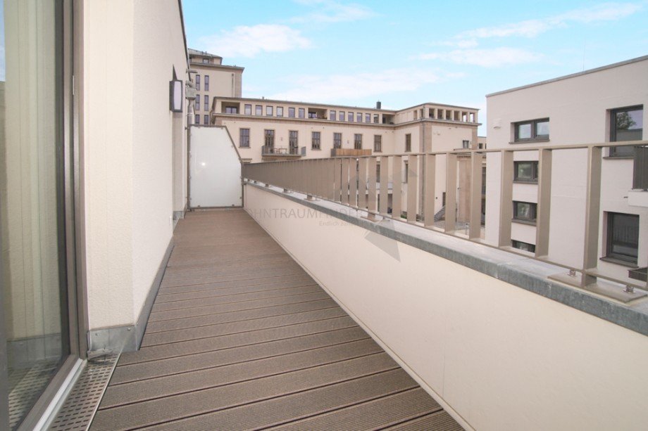 Muster Balkon (S�dseite) und Ausblick Etagenwohnung Chemnitz