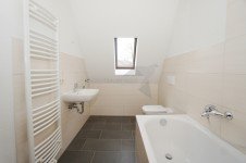 Hauptbild Sch�ne 2-Zimmer-Dachgeschoss-Wohnung mit Tageslichtbad am Schlobigpark