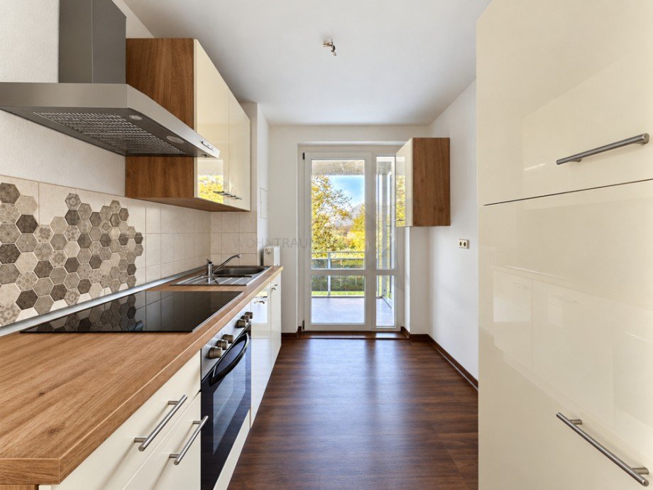 K�che mit EBK und Balkonzugang Etagenwohnung Chemnitz