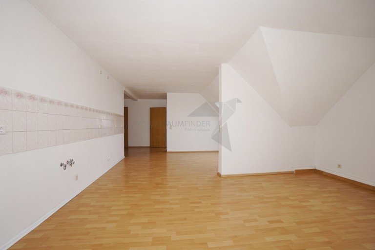 Wohnzimmer mit offener K�che Zwickau / Niederplanitz Etagenwohnung Helle, ger�umige Dachgeschosswohnung in Niederplanitz