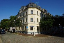 Stra�enansicht Romantische kleine DG-Wohnung mit Balkon zu vermieten