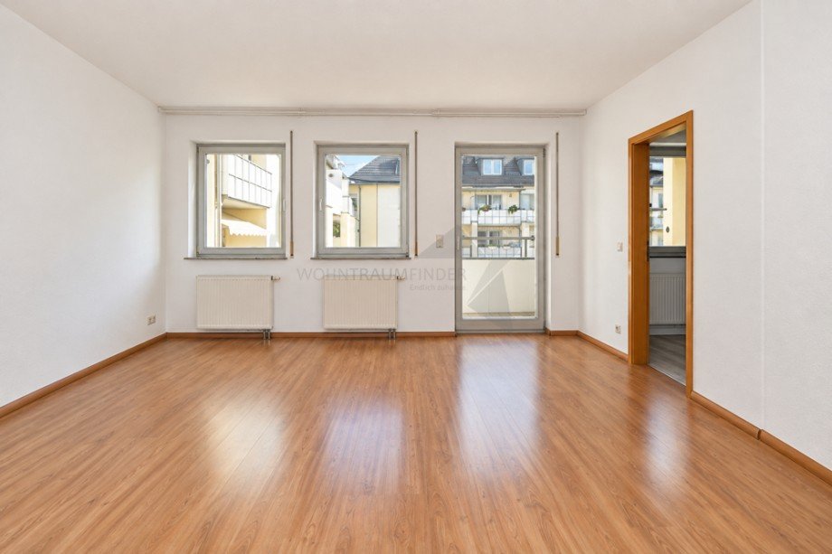 Wohnzimmer mit Balkonzugang Etagenwohnung Chemnitz