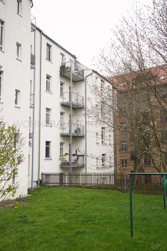 Ansicht Hofseite mit Bakonen Dachgeschosswohnung Chemnitz