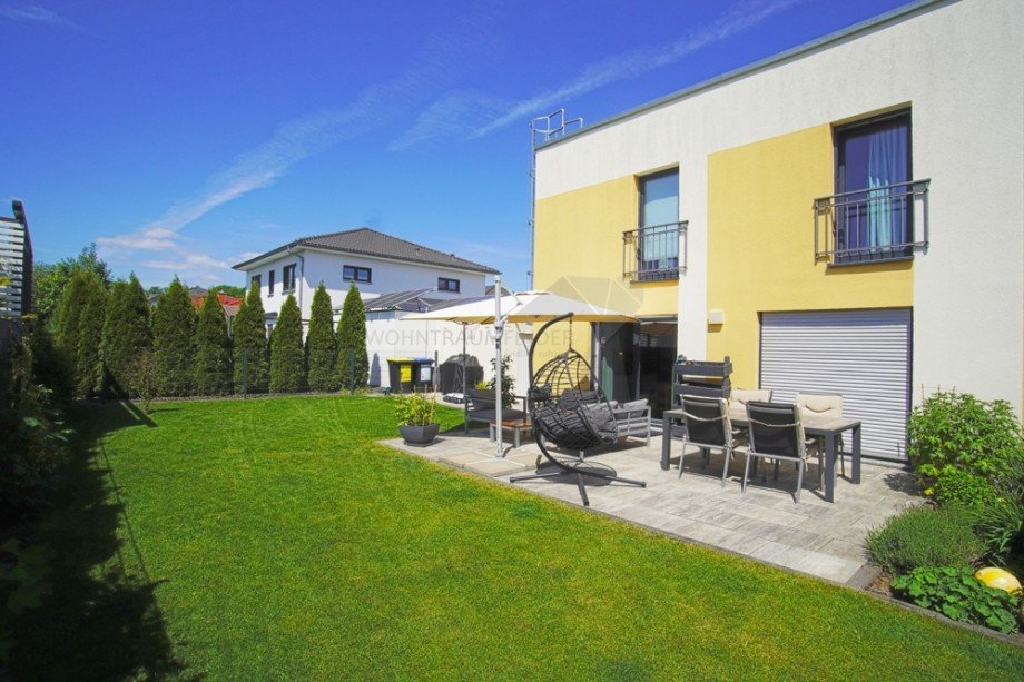 Terrasse und Garten Doppelhaush�lfte Chemnitz / Rabenstein