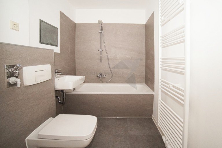 Badezimmer Chemnitz Etagenwohnung Helle 3 Raum Whg. mit tollem Badezimmer im ruhigen, gr�nen Ebersdorf - 1 Jahr Stellplatz geschenkt
