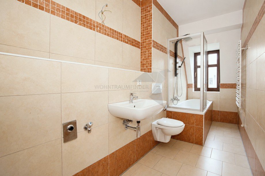 Tageslichtbad mit Wanne und WM-Stellplatz Maisonettewohnung Chemnitz / Zentrum