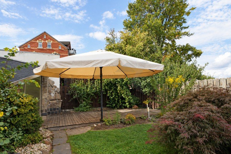 Terrasse Zwickau Maisonettewohnung Maisonette-Whg. mit Tageslichtb�dern, Einbauk�che, Carport, Garage, PV-Anlage & Privatgartenanteil