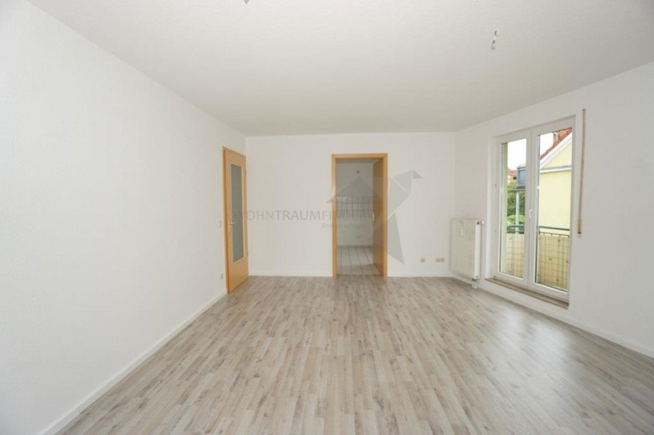 Wohnzimmer mit Blick in K�che Etagenwohnung Zwickau