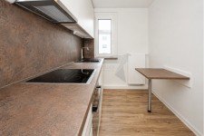 Hauptbild Hochwertig sanierte 2-Raum-Whg. mit Einbauküche, Balkon, Tageslichtbad & Einbauschränken