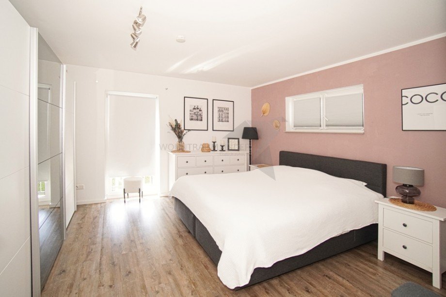 Schlafzimmer Doppelhaush�lfte Chemnitz / Rabenstein