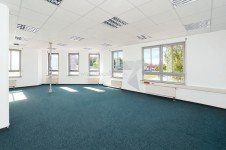 Hauptbild Helle zentrumsnahe B�roeinheit mit einem Gro�raumb�ro und 2 separaten B�ros und Aufzug