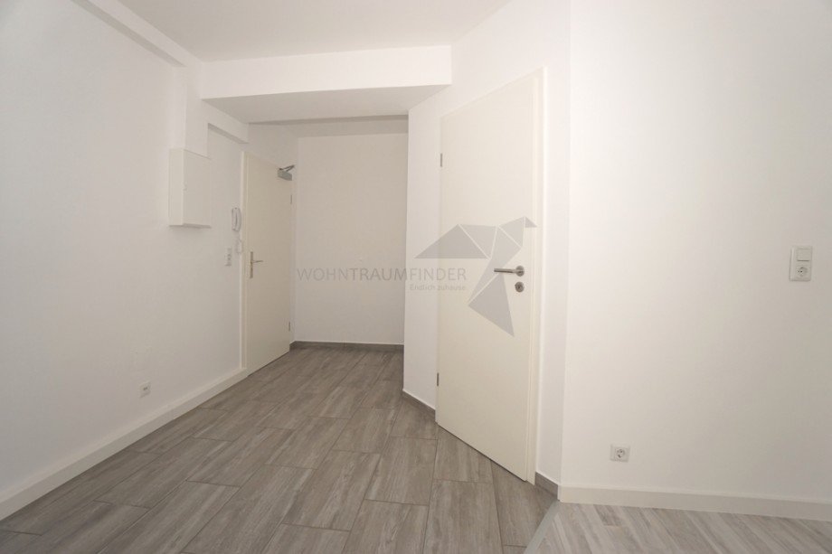gefliester Eingangsbereich Etagenwohnung Chemnitz / Lutherviertel