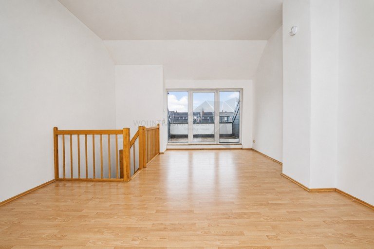 Wohnzimmer I Chemnitz / Zentrum Maisonettewohnung Gem�tliche 2 Raum Maisonette DG-Whg. mit Aufzug, Dachterrasse und Tageslichtbad