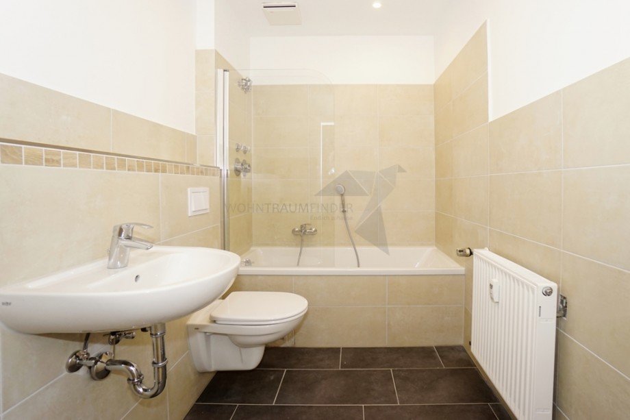 Badezimmer mit Wanne Dachgeschosswohnung Chemnitz / Ka�berg