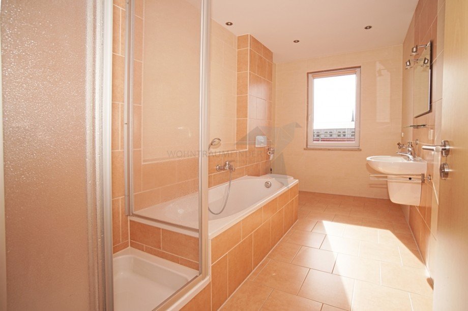Tageslichtbad mit Wanne und Dusche Loft-Studio-Atelier Chemnitz / Zentrum