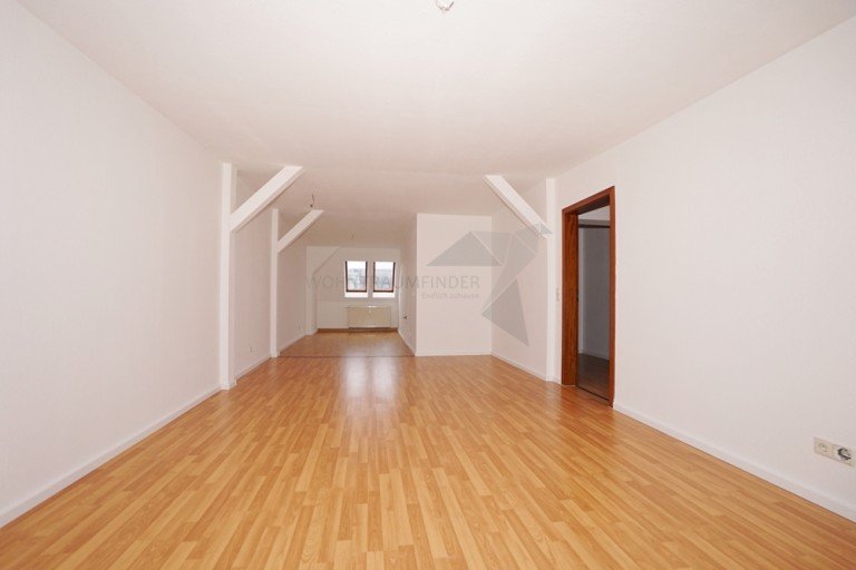 Wohnzimmer Zwickau Dachgeschosswohnung Ger�umige 3-Raum-Dachgeschoss-Wohnung in Schwanenteich-N�he