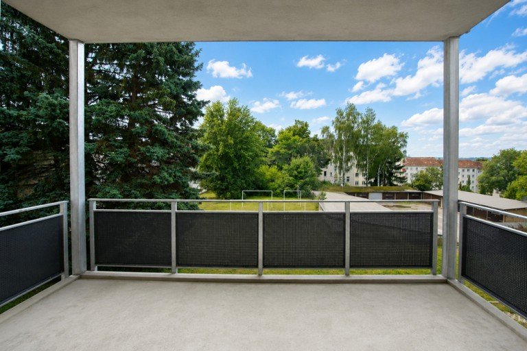 Balkon und Ausblick Chemnitz Etagenwohnung Helle 2 Raum-Wohnung mit XXL-Balkon und Tageslichtbad im Lutherviertel